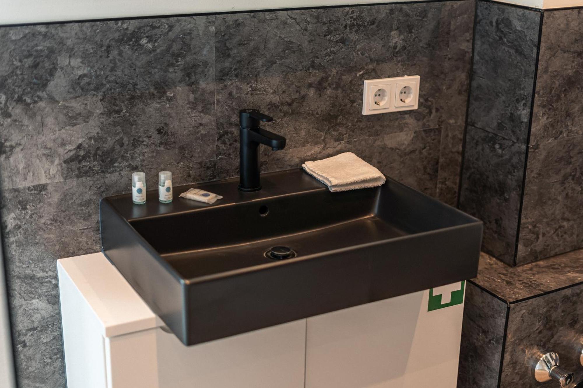 Crest - Riverside Lofts Mit Parken I Balkon I Kueche I Regendusche Passau Exterior foto